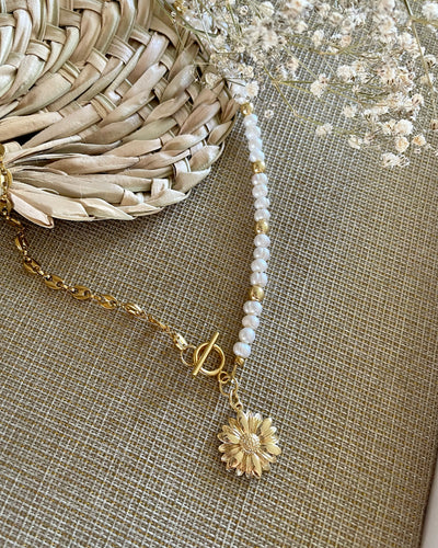 Flowers & Pearls Necklace